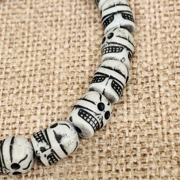 Skull Bead Stretch Bracelet - Picture 2 of 2